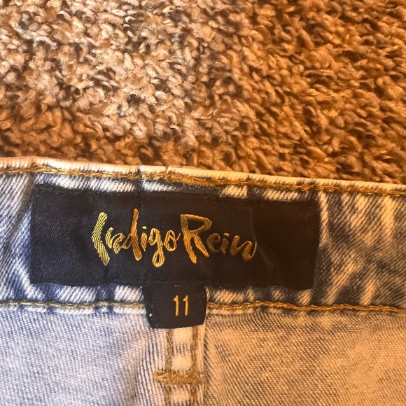 Indigo Rein Denim Shorts Distressed Frayed Hem Acid Wash Blue Size 11 - Picture 2 of 6